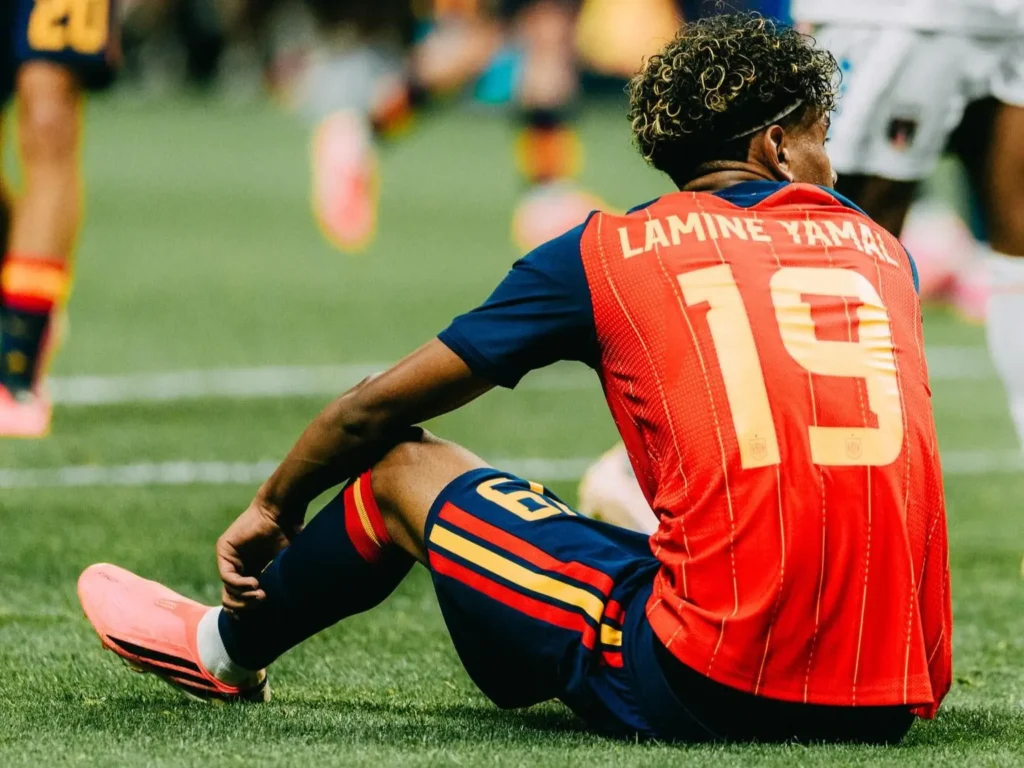 Lamine Yamal - sitting on the ground