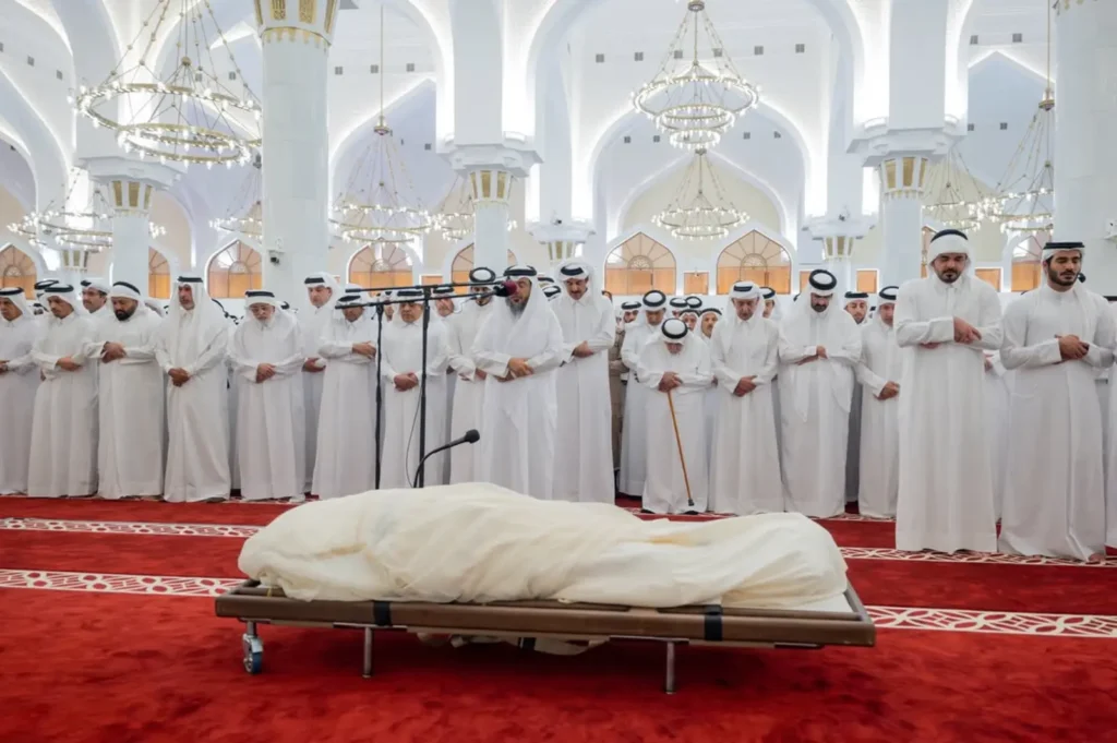 His Highness Amir Sheikh Tamim performed the funeral prayer for his beloved father, the late Father Amir Sheikh Hamad bin Khalifa Al Thani at the Mosque of Imam Muhammad bin Abdul Wahab